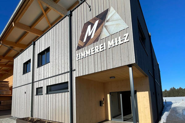 Das neue Firmengebäude von Zimmerei Milz aus Holz.